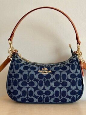 Coach Navy and Brown Signature Shoulder Bag🧊🧊